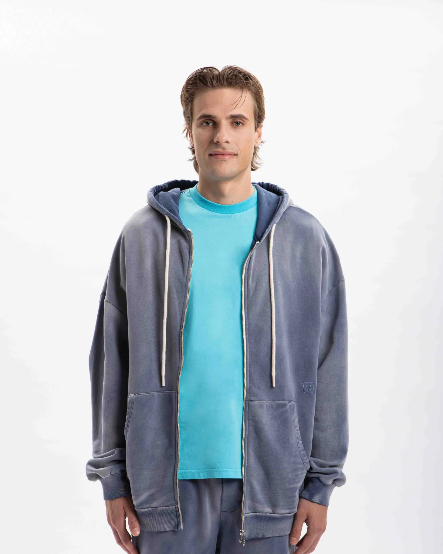 felpa_zip_con_cappuccio_b_0.webp Felpa Zip con Cappuccio Basic Washed