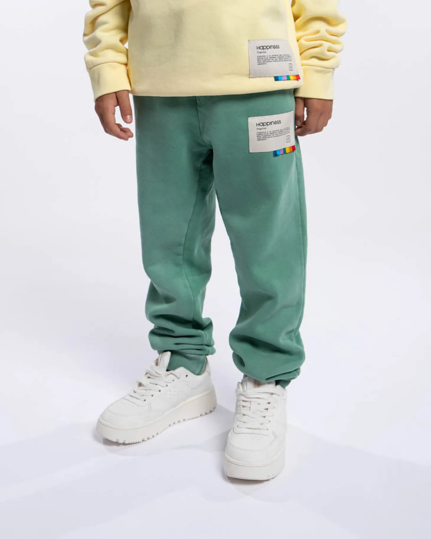 pantalone_kids_con_etiche_1.webp Pantalone Kids con etichetta ricamo - Walker FCTY